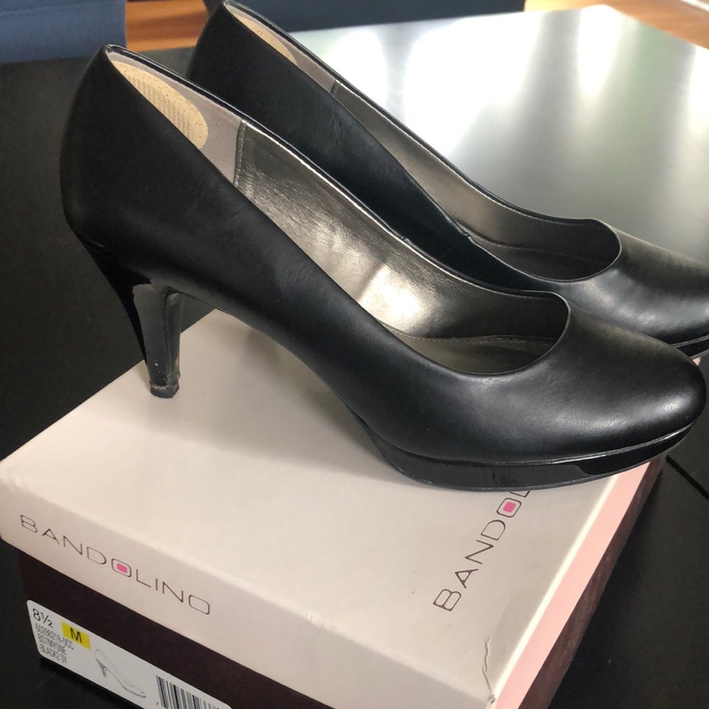 Bandolino “Myone” heels. NWOT size 8.5